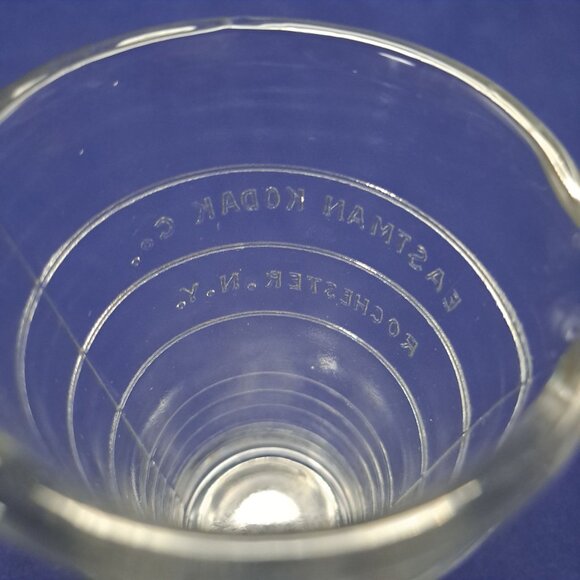 Vintage Eastman Kodak Glass Graduated Measuring Cup With Spout Rochester NY - Picture 6 of 16